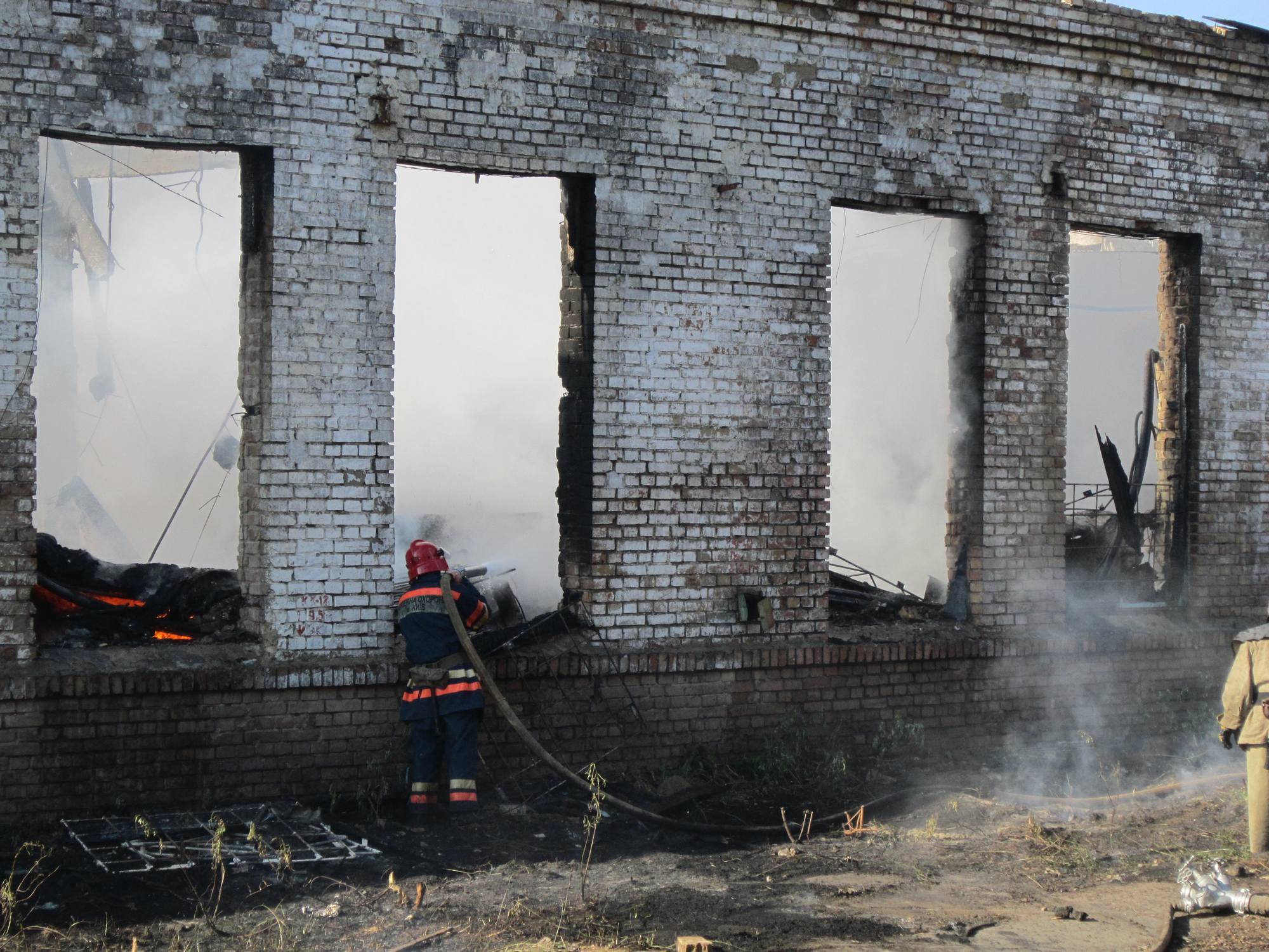 В Киеве горел склад вторсырья