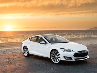 Электрокар Tesla получил спорт-пакет