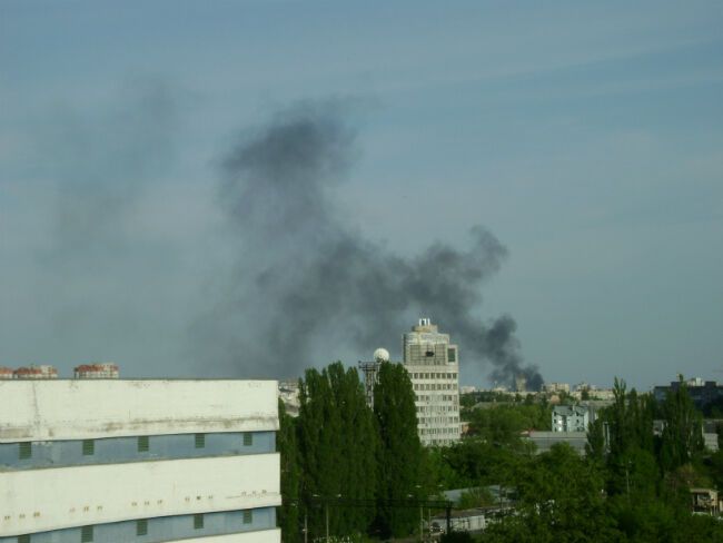 В Киеве возле метро "Левобережная" вспыхнул пожар