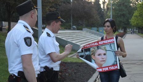 У столиці Молдови розгорнули банер "Юлі - волю"
