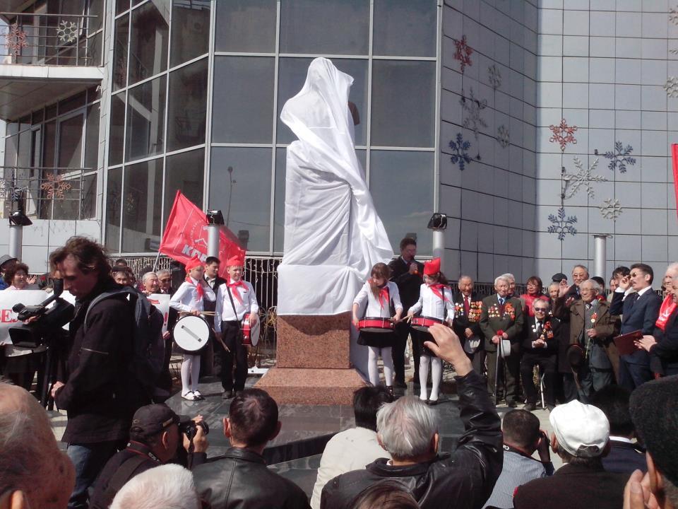 В Якутске открыли памятник Сталину