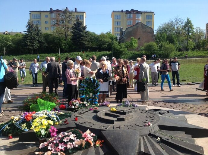 У Львові розгорнули плакати "Москалі, гоу хоум!" і "Геть, вбивці!"