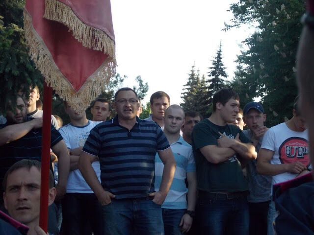 В Днепропетровске между свободовцами и их противниками произошла потасовка