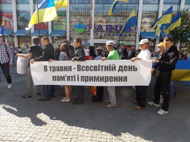 В Днепропетровске между свободовцами и их противниками произошла потасовка