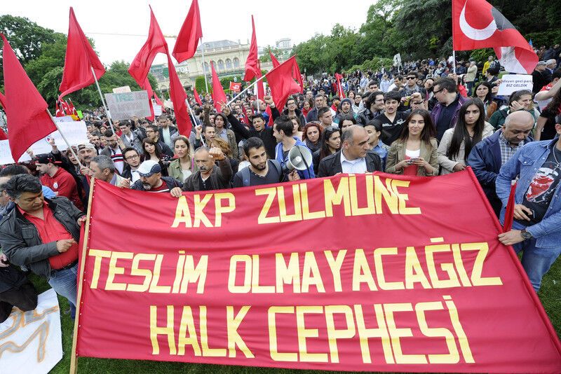 Полиция Стамбула освободила площадь для демонстрантов
