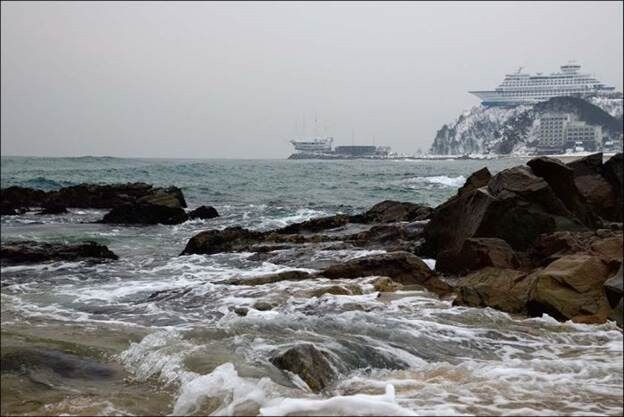Sun Cruise. Отель в виде корабля на скале в Южной Корее