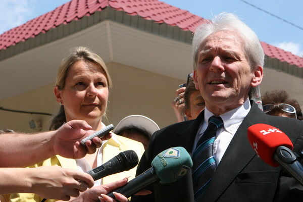 Тимошенко рано выписывать - "Шарите"