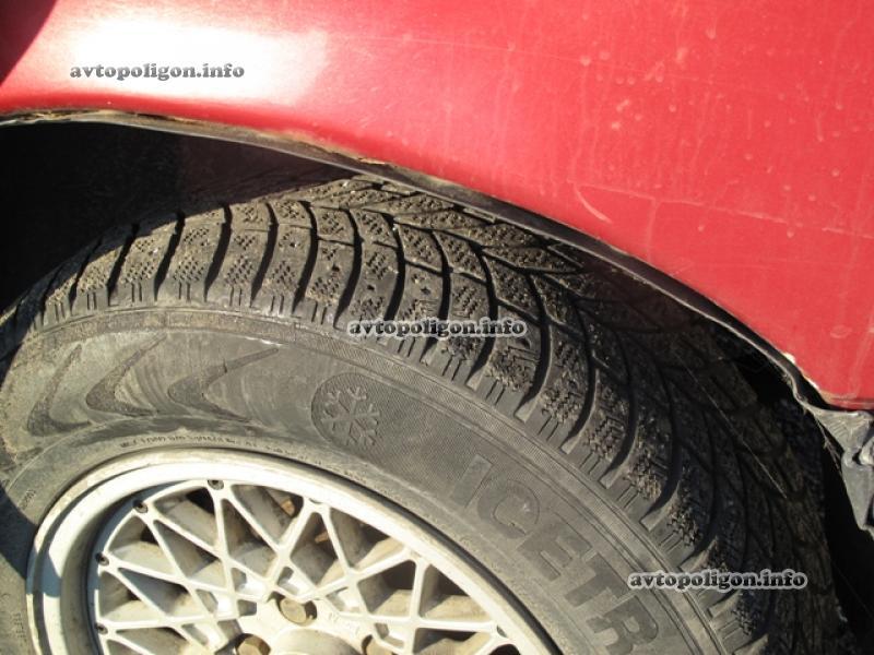 Кровавое ДТП в Киеве: микроавтобус протаранил легковушку