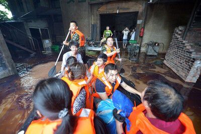 Ливни в Китае унесли жизни четырех человек