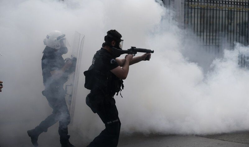 Стамбульська поліція витіснила демонстрантів з площі