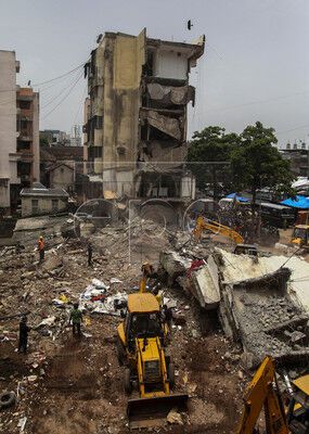 Число жертв обрушения дома в Мумбаи выросло до 10