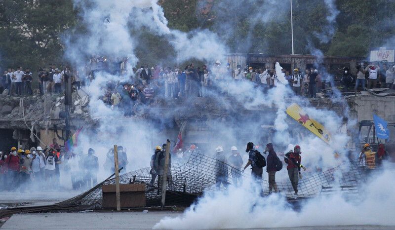 Жорстокий розгін протестуючих в Туреччині