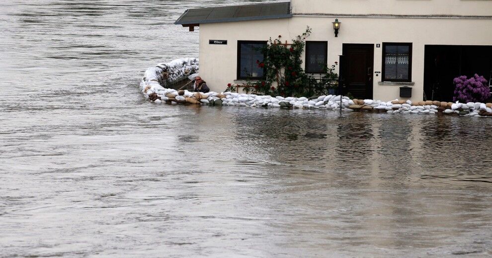 Наводнение в Европе охватывает новые города 