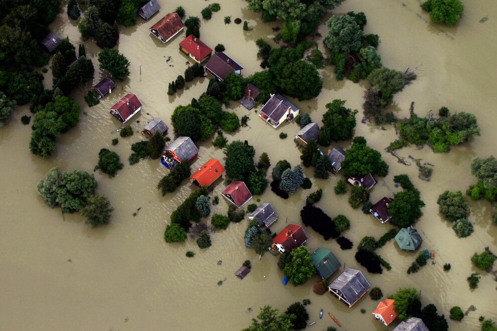 Наводнение в Европе охватывает новые города 
