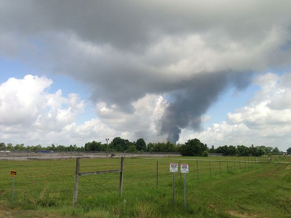 Химзавод взорвался в Луизиане: десятки пострадавших