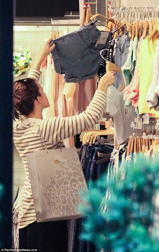 Эмма Уотсон тащится от полосатой одежды