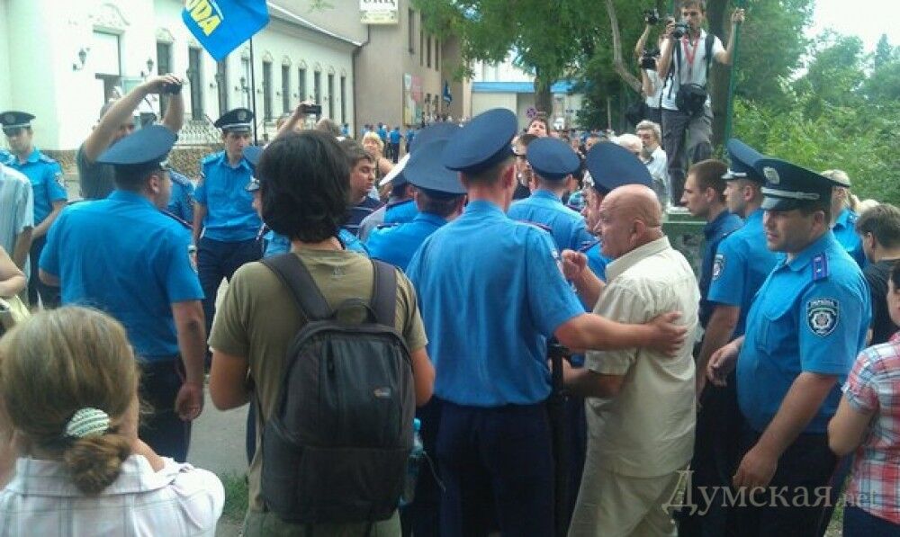 "Свободовцы" подрались в Одессе перед визитом Фарион
