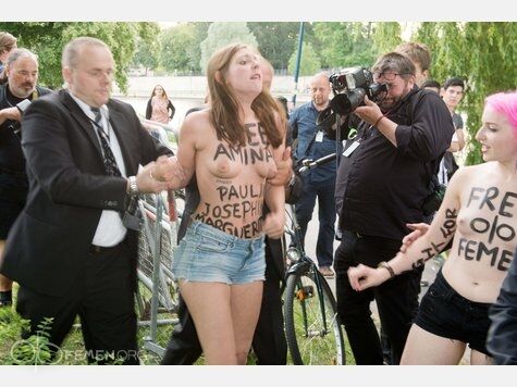 FEMEN знову влаштували акцію для Меркель