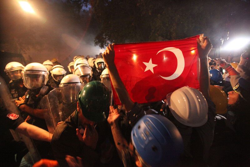 На вулиці Стамбула вийшло 50 тисяч протестуючих