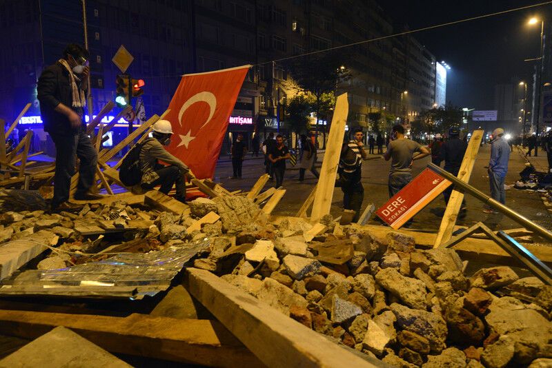 На улицы Стамбула вышло 50 тысяч протестующих