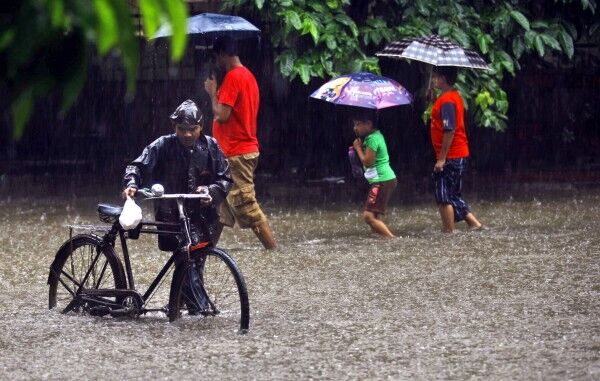 Число жертв наводнения в Индии выросло до 50