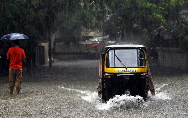 Число жертв наводнения в Индии выросло до 50
