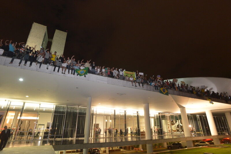 Крупнейшие города Бразилии охватили протесты