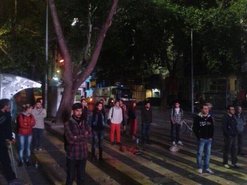 "Стоїть людина" став натхненням для турецьких протестуючих