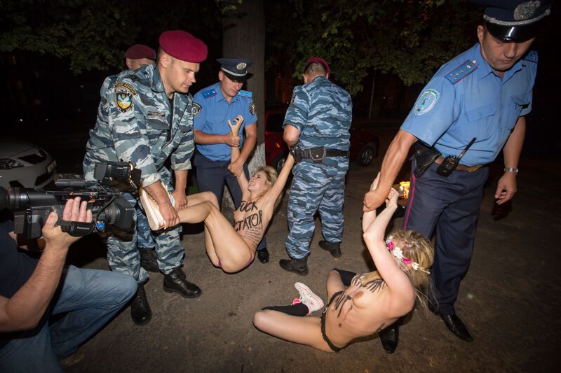 Ночью в Киеве Лукашенко встретили FEMEN