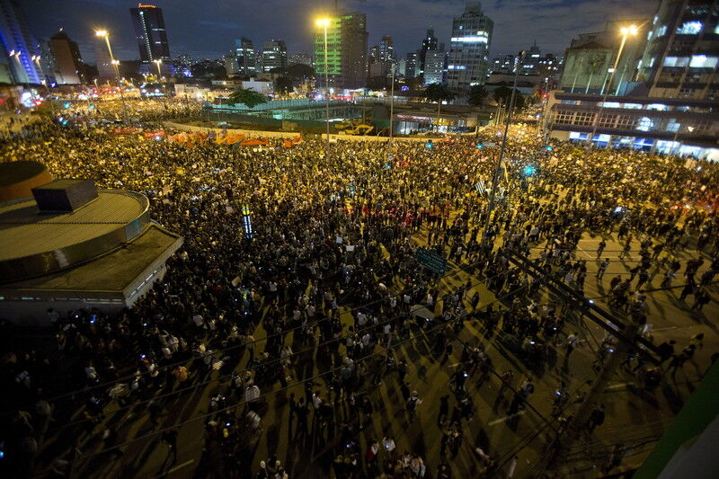 Крупнейшие города Бразилии охватили протесты