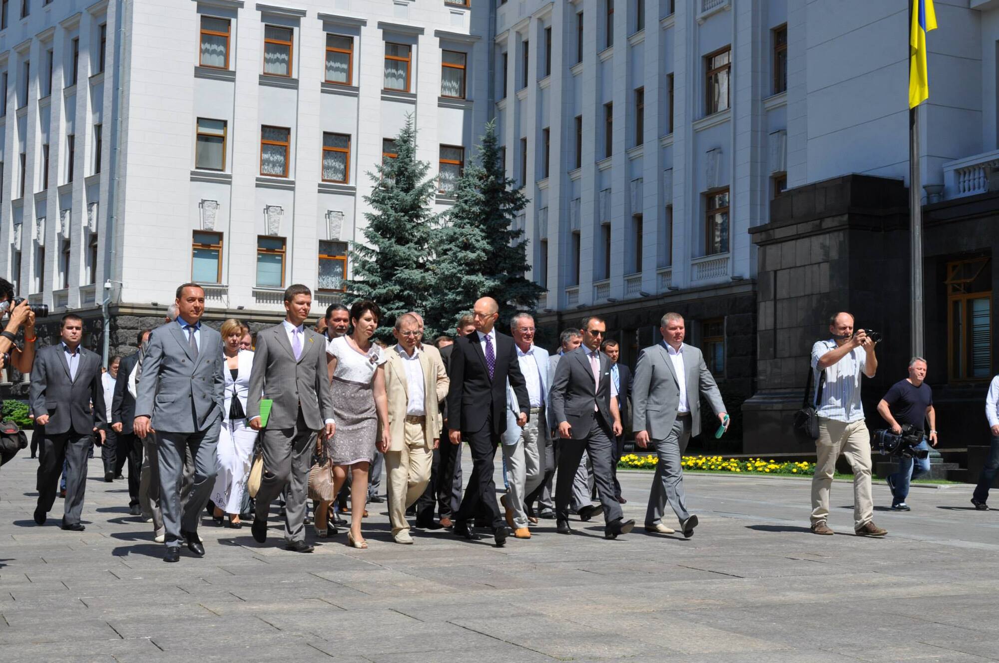 Яценюк пришел на встречу с Президентом со списком требований
