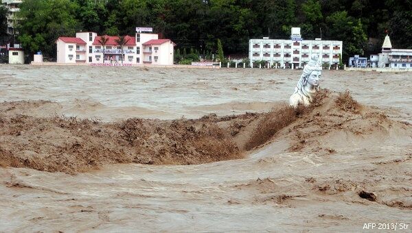 Число погибших из-за наводнений на севере Индии возросло до 130