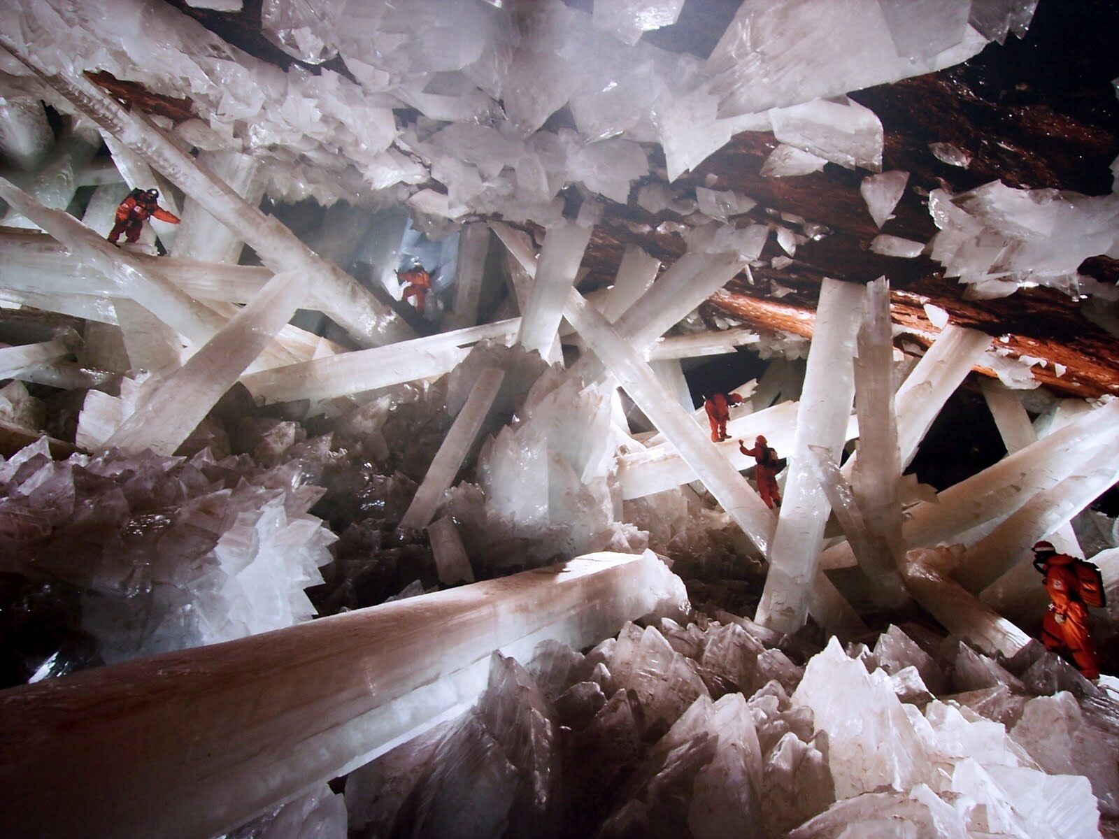 Удивительная пещера гигантских кристаллов в Мексике