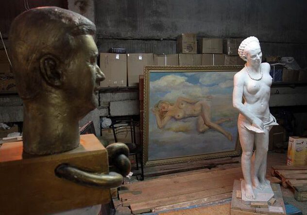 Известный скульптор вынужден жить в подвале из-за голой Тимошенко