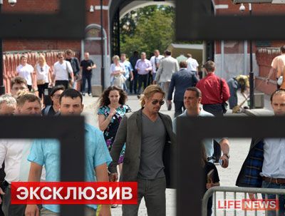 Брэд Питт сводил детей в московский Кремль