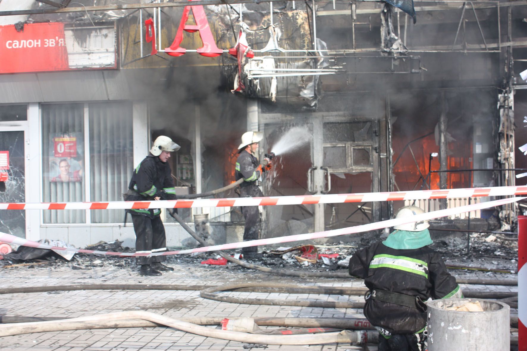 Пожежа на ринку в Донецьку загасили 