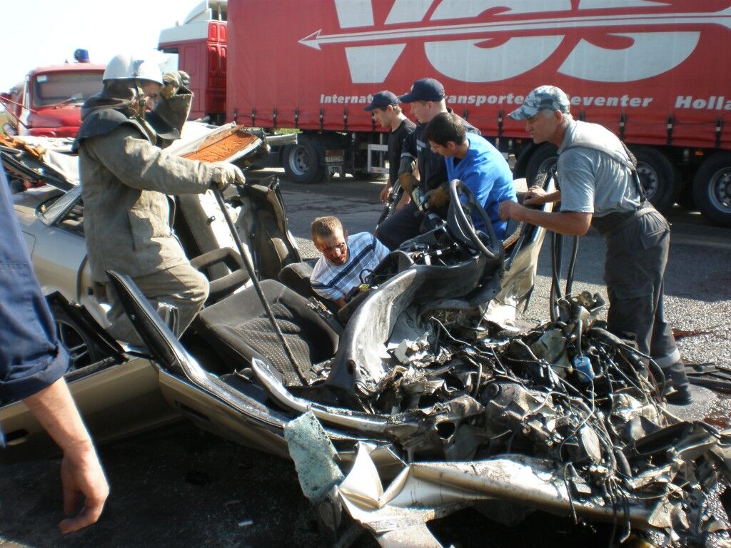 ДТП на Киевщине: металлом зажало двух человек