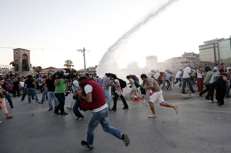 Полиция вновь разогнала протестующих в Стамбуле