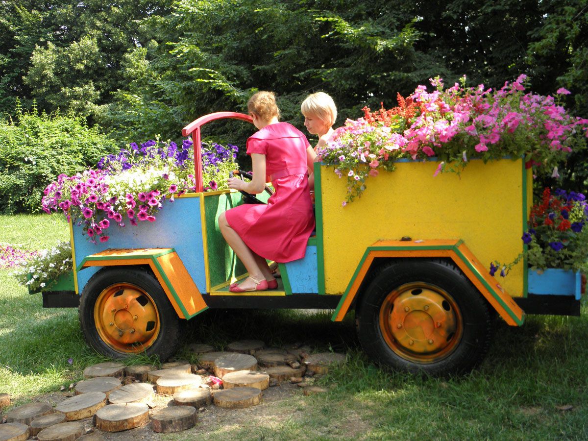 Шины, фары, петуния и бегония: выставка зеленых авто