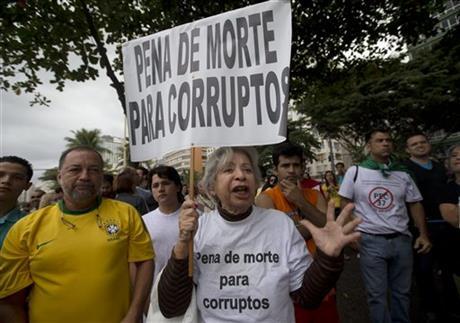У Бразилії знову спалахнули протести