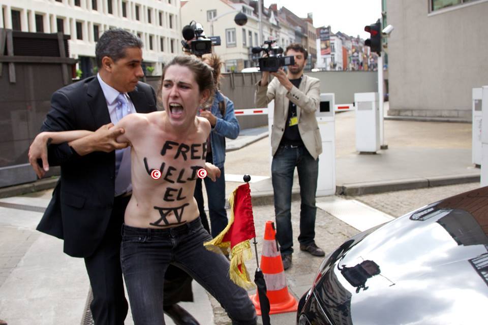 FEMEN в Брюсселе выследили тунисского премьера 