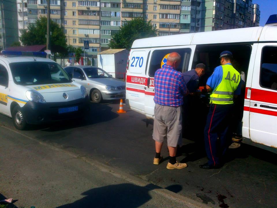 Кровавое ДТП в Киеве: автобус протащил по асфальту пенсионерку