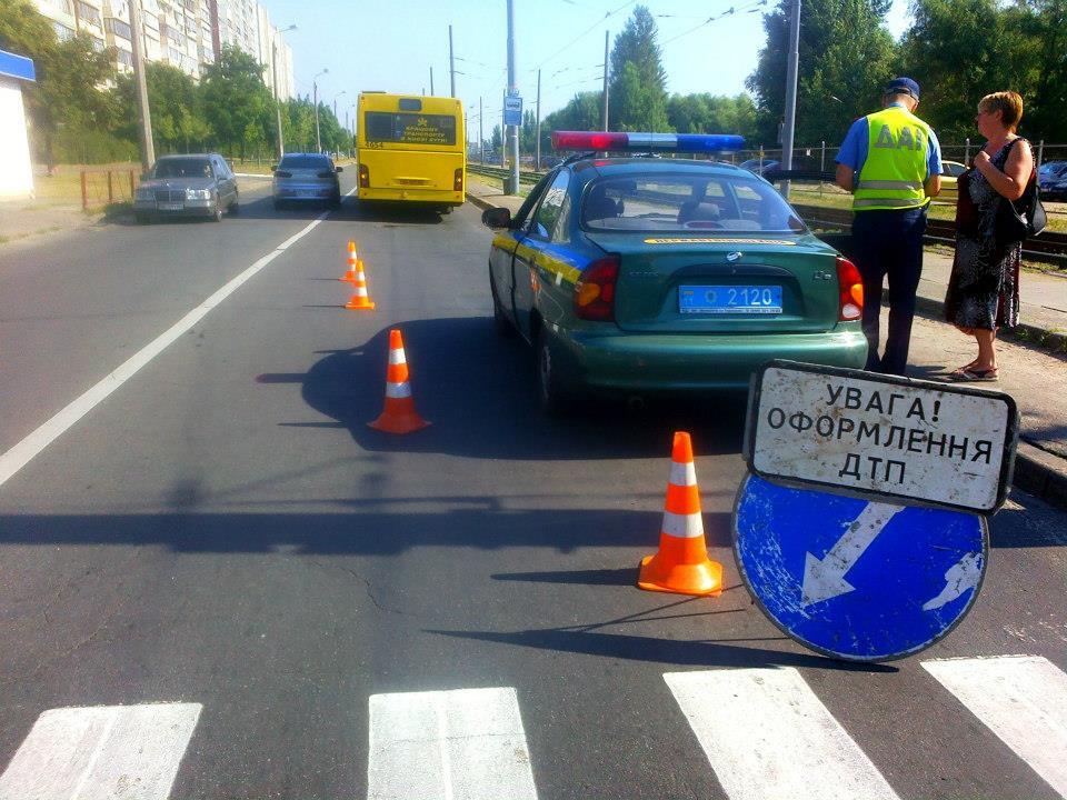 Кровавое ДТП в Киеве: автобус протащил по асфальту пенсионерку