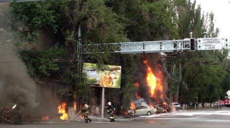 В Алмати вибухнув бензовоз: загорілася восьмиповерхівка
