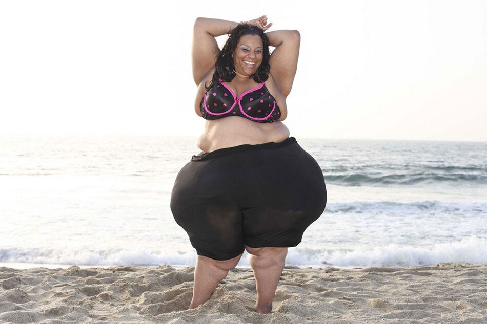 Женщина с самыми большими бедрами в мире гордится своей фигурой