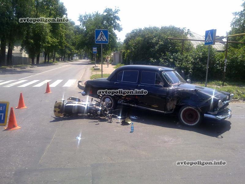 В Донецке водитель "Волги" отправил в больницу мотоциклиста