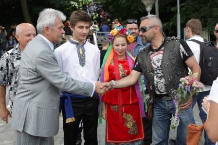 Сотни байкеров приехали поклониться Шевченко