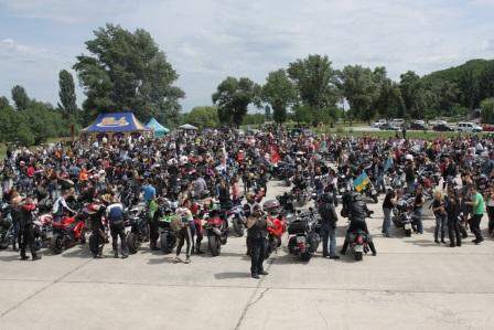 Сотни байкеров приехали поклониться Шевченко