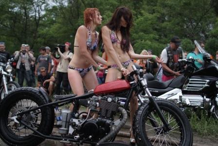 Сотни байкеров приехали поклониться Шевченко