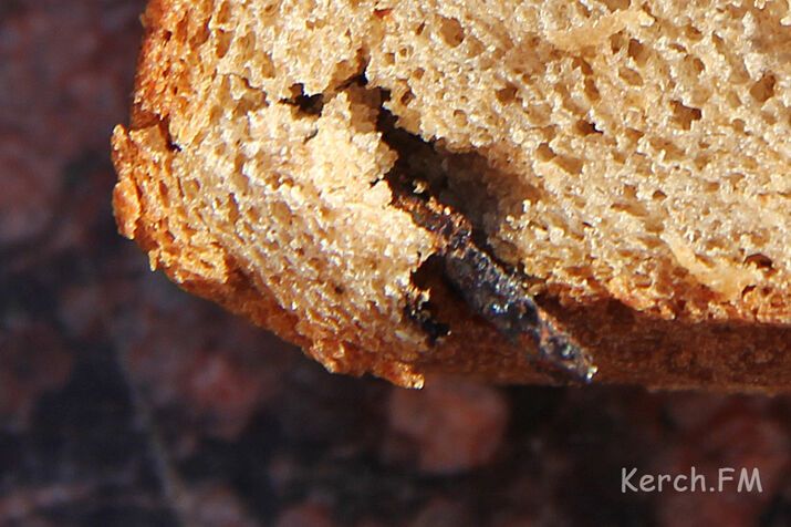 В Крыму продают хлеб с гвоздями